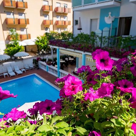 Hotel Villa Dei Fiori - Sul Mare Con Piscina Viserbella di Rimini Eksteriør billede