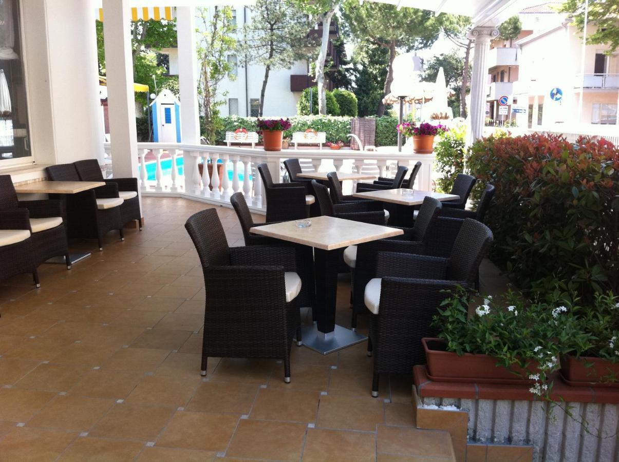 Hotel Villa Dei Fiori - Sul Mare Con Piscina Viserbella di Rimini Eksteriør billede