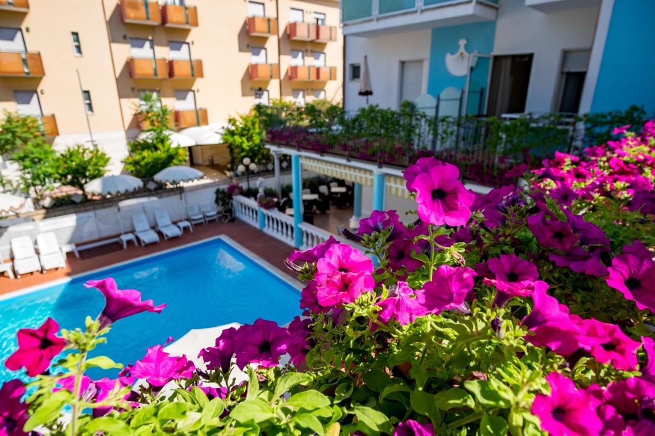 Hotel Villa Dei Fiori - Sul Mare Con Piscina Viserbella di Rimini Eksteriør billede
