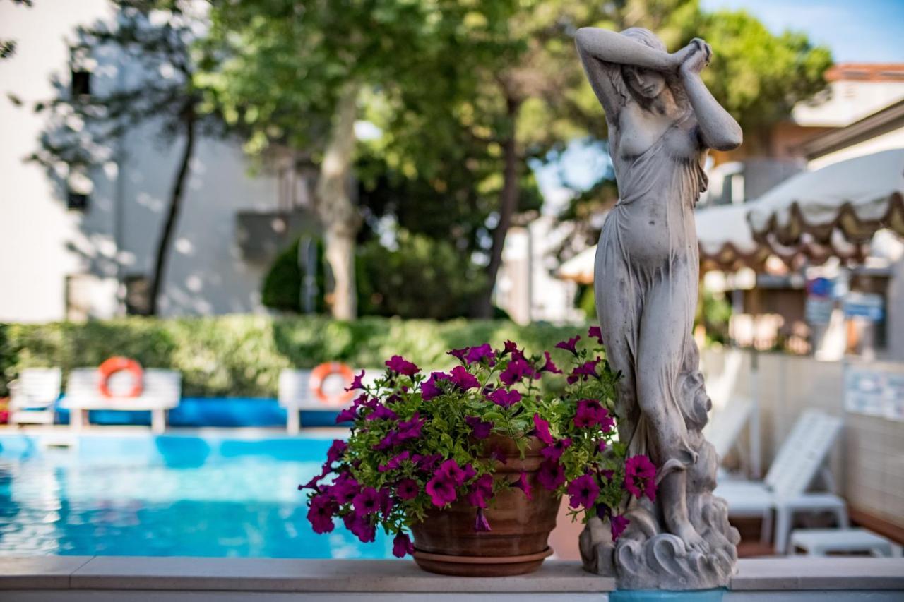 Hotel Villa Dei Fiori - Sul Mare Con Piscina Viserbella di Rimini Eksteriør billede