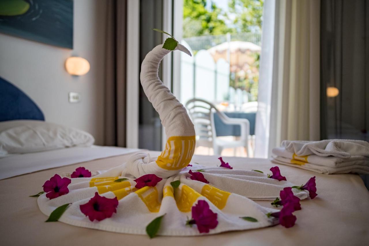Hotel Villa Dei Fiori - Sul Mare Con Piscina Viserbella di Rimini Eksteriør billede