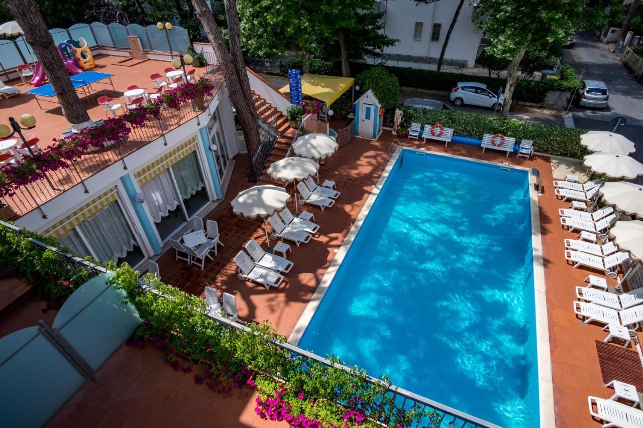 Hotel Villa Dei Fiori - Sul Mare Con Piscina Viserbella di Rimini Eksteriør billede
