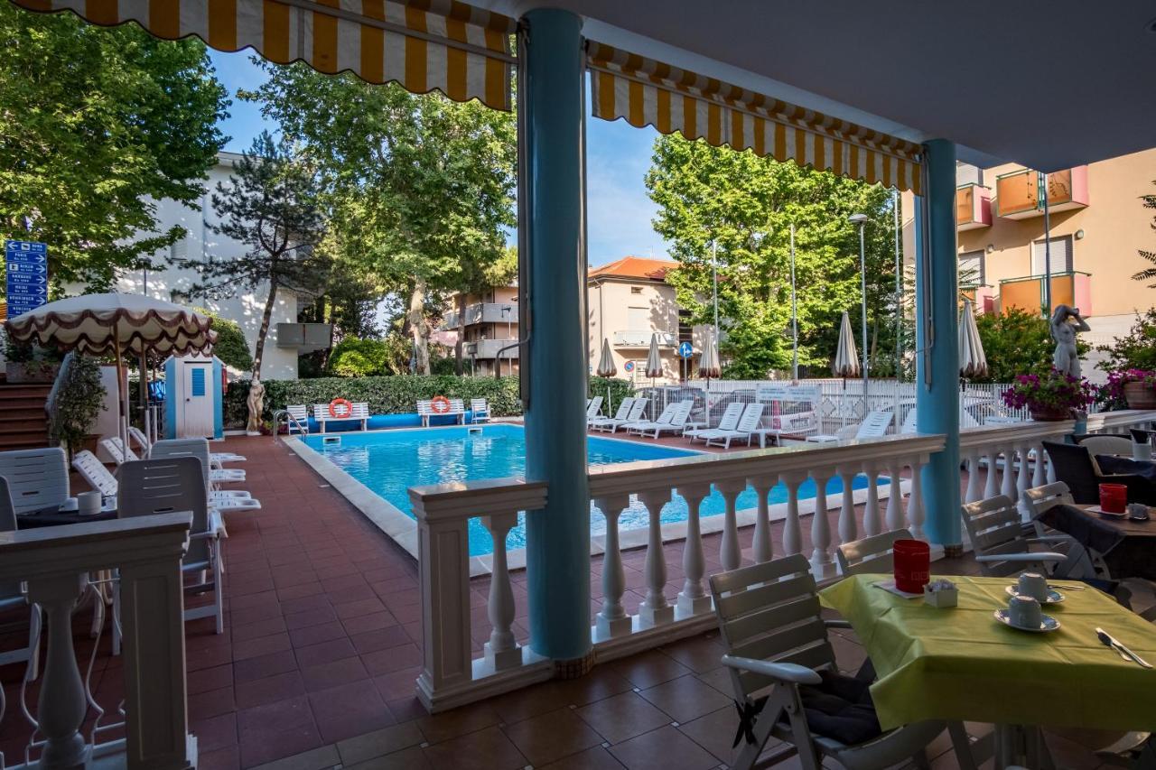 Hotel Villa Dei Fiori - Sul Mare Con Piscina Viserbella di Rimini Eksteriør billede