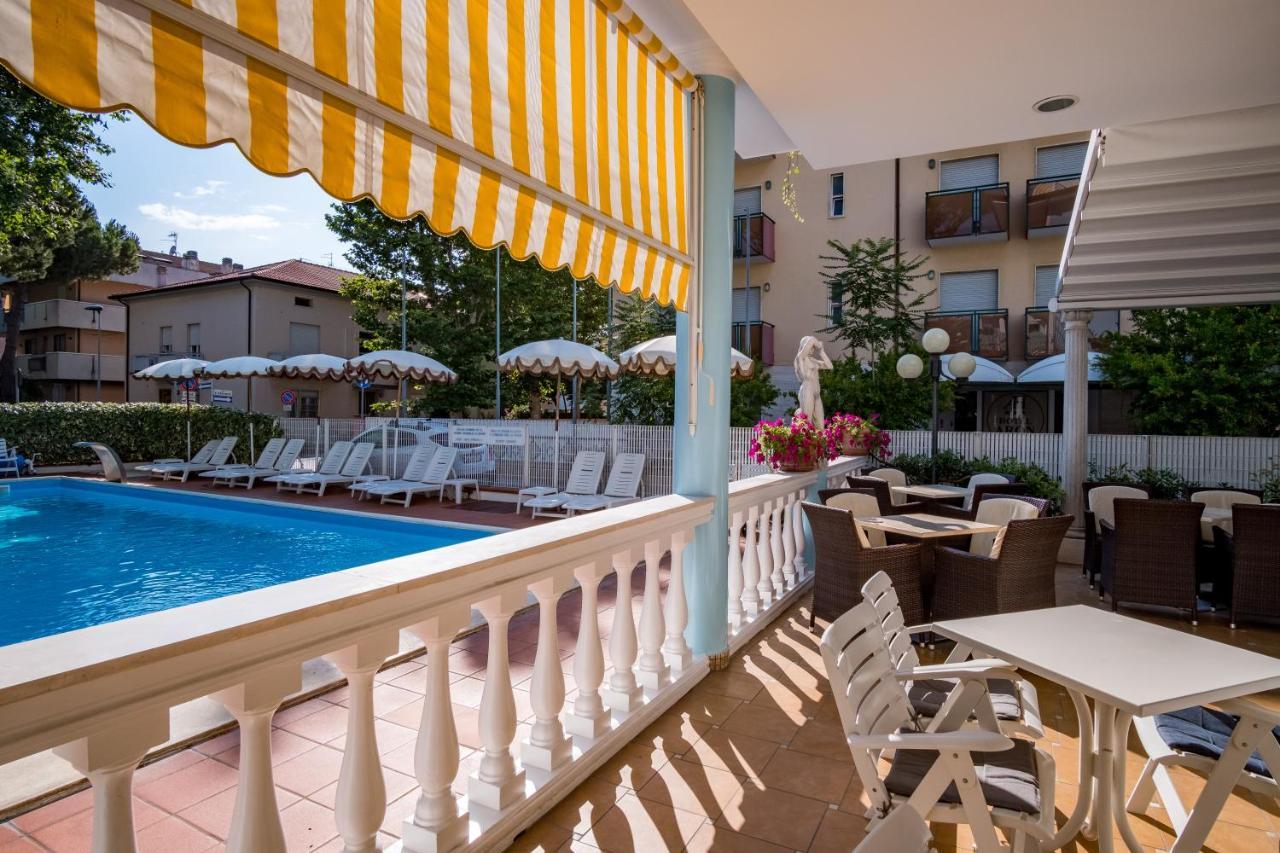 Hotel Villa Dei Fiori - Sul Mare Con Piscina Viserbella di Rimini Eksteriør billede