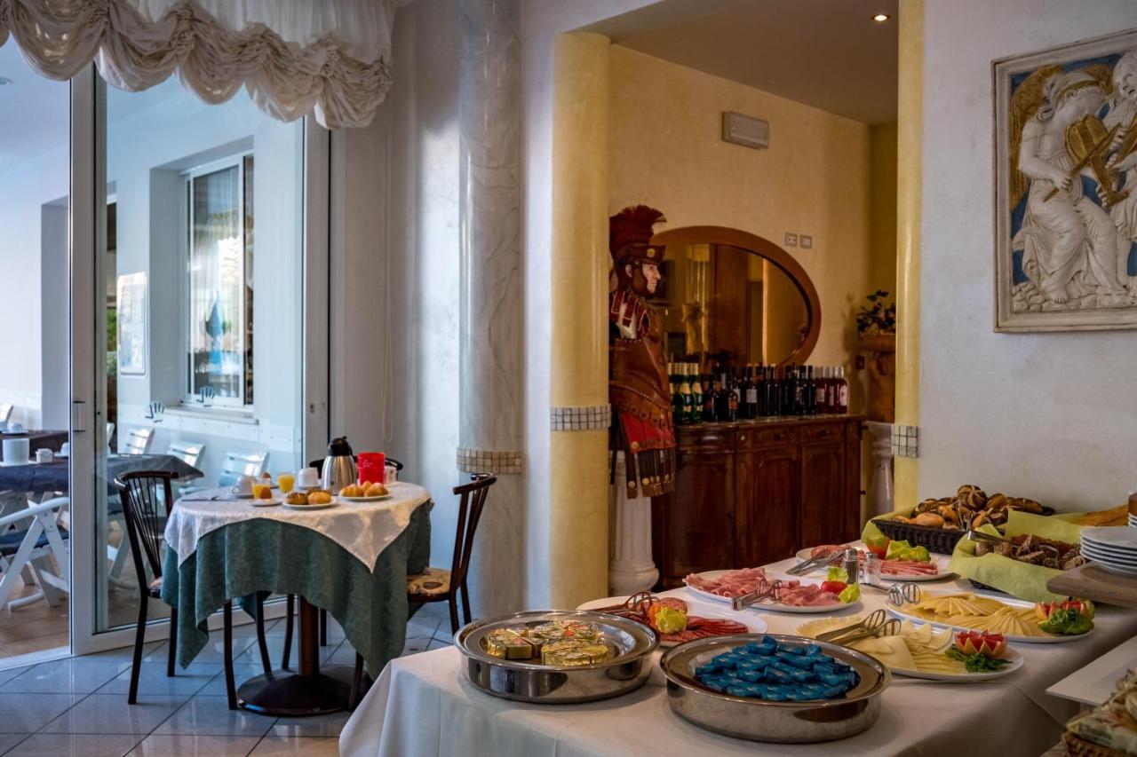 Hotel Villa Dei Fiori - Sul Mare Con Piscina Viserbella di Rimini Eksteriør billede
