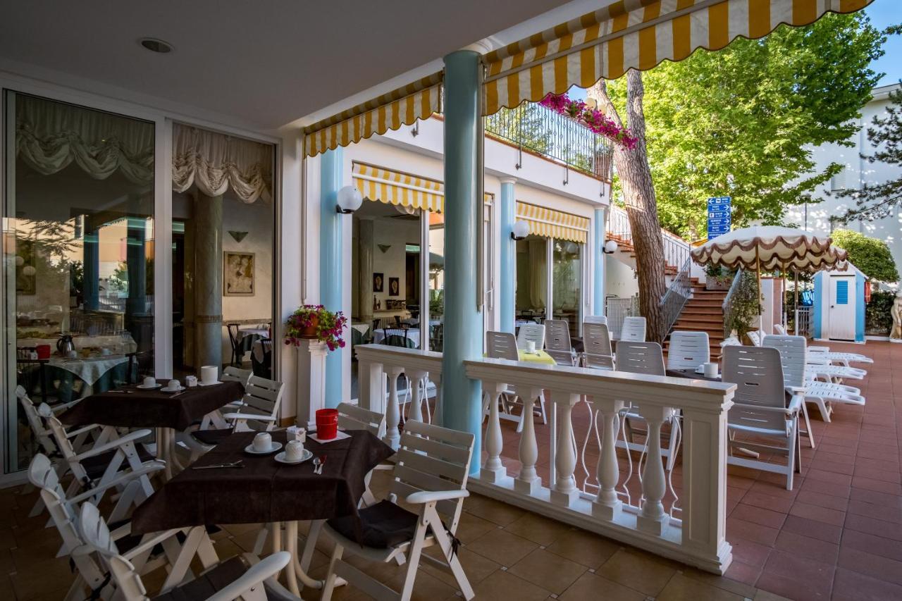 Hotel Villa Dei Fiori - Sul Mare Con Piscina Viserbella di Rimini Eksteriør billede