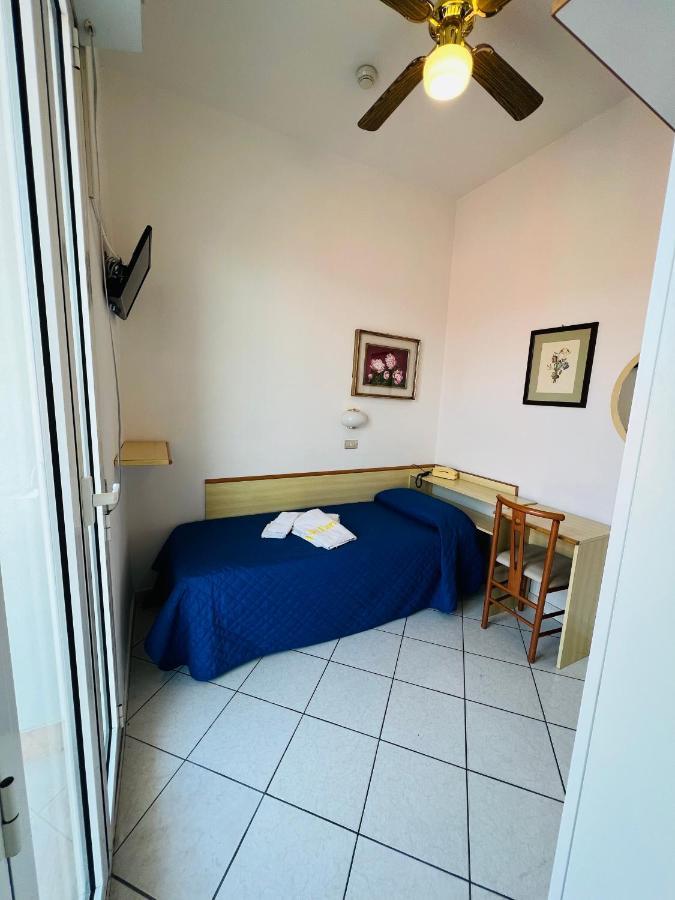 Hotel Villa Dei Fiori - Sul Mare Con Piscina Viserbella di Rimini Eksteriør billede