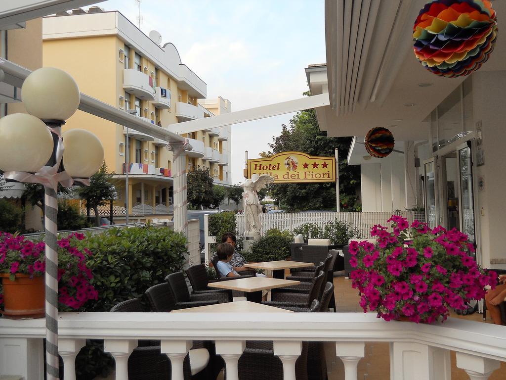 Hotel Villa Dei Fiori - Sul Mare Con Piscina Viserbella di Rimini Eksteriør billede